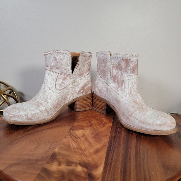 Diba Walnut Grove Distressed White Wash Bobo Western Ankle Boots Size 7.5 - Picture 10 of 17